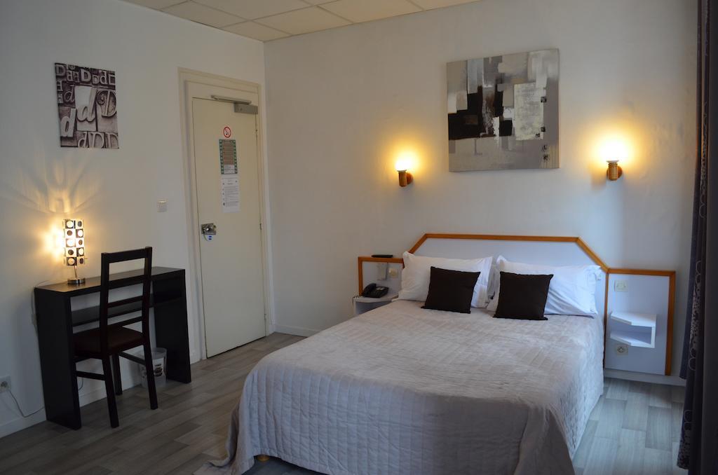 Hotel De La Croix De Malte Cherbourg-en-Cotentin Habitación foto